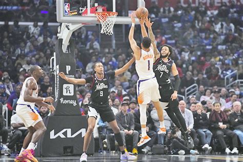 Suns Snap Five Game Skid With 111 95 Win Over Depleted Clippers