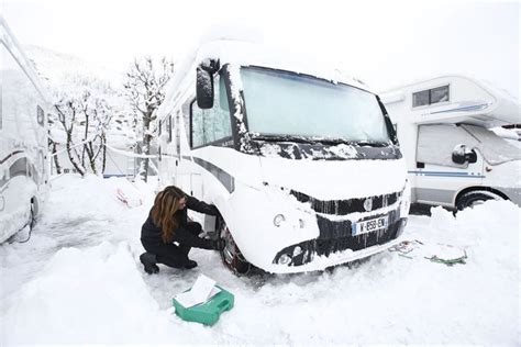 Pneus hiver chaînes ou chaussettes Comment rouler en camping car