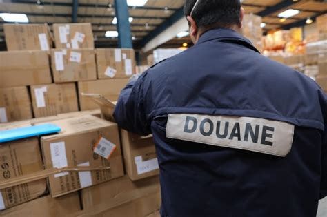 Déclarant en douane Fiche métier salaire formation qualités requises