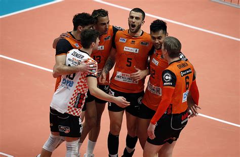 Skra Belchatow E Berlin Recycling Volleys Festeggiano La Qualificazione