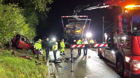 Giengen An Der Brenz Teenager Sterben Bei Schwerem Unfall Auf Landstra E