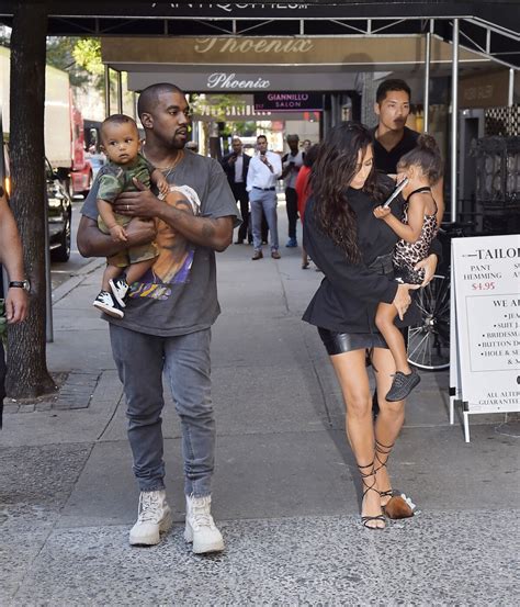 Photo Kim Kardashian Et Son Mari Kanye West Dans Les Rues De New York