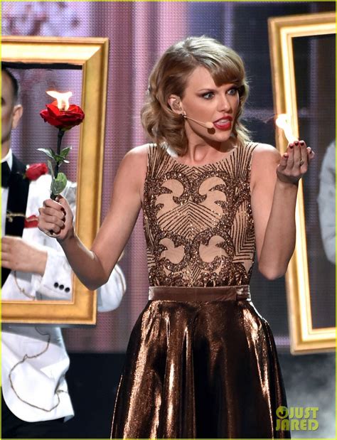 Taylor Swift Opens Amas 2014 With Blank Space Video Photo 3248656