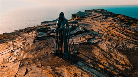 Vista aérea ao redor do Monumento ao Rei Arthur na Grã Bretanha