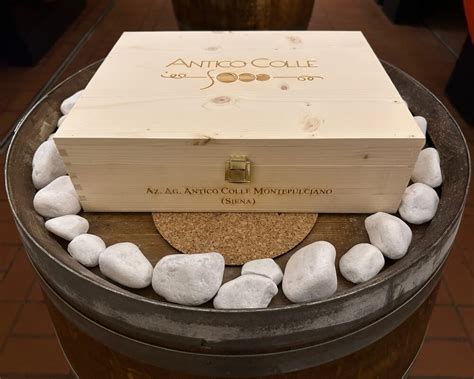 Confezione In Legno Da 3 Bottiglie Di Grappa Di Vino Nobile Di