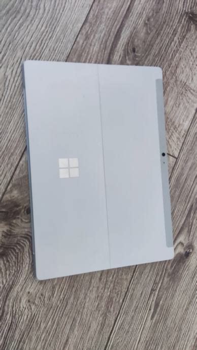 Microsoft Surface 3 Win 10 Tablični Računalnik 64gb Ssd