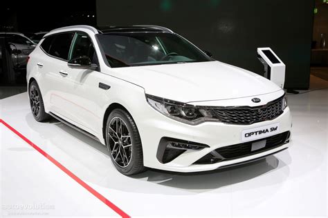 Gims Live Kia Shows Off The Optima Sw Facelift And Rio Gt Line