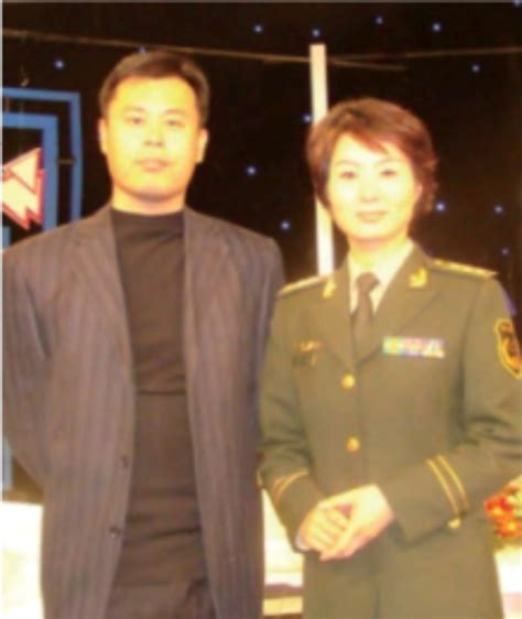 “中国第一女警花”雷敏：大校军衔享正师级待遇，为何下嫁小保安？ 腾讯新闻