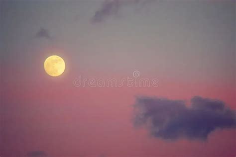 Belgique Photo Lune Ciel Rose Pix Magique Une Super Lune Rose Va