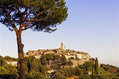 9 beautiful villages in the South of France | Beaux villages, Village ...