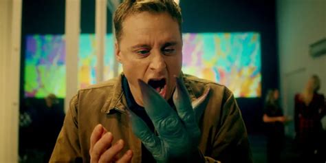 Alan Tudyk S Brilliant Resident Alien Performances Create A Big