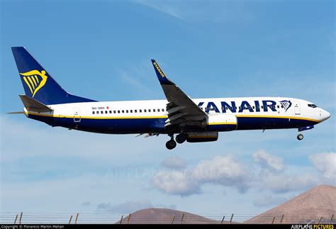 H Qbh Ryanair Malta Air Boeing As At Lanzarote Arrecife