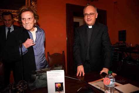 Chi Ha Pizzicato Pizzi Alla Presentazione Del Libro Di Padre Spadaro