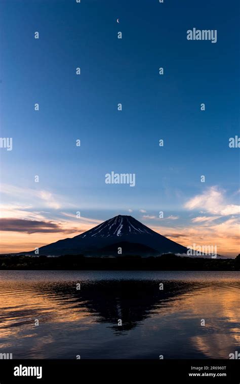 Lake Shoji Ko And Mt Fuji Stock Photo Alamy