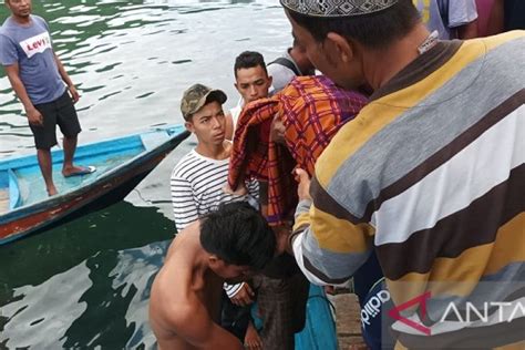 Tim SAR Evakuasi Jasad Bocah Terjatuh Di Dermaga Perikanan Banda