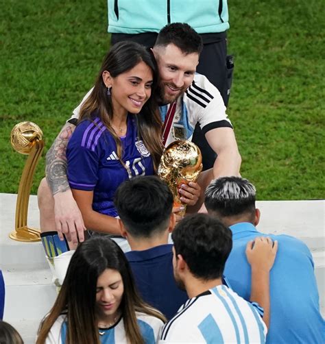 La Esposa De Lionel Messi Antonella Roccuzzo Celebra Su Victoria En La Copa Mundial De La Fifa