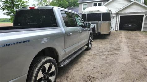 Ford commence la livraison au client du camion électrique F 150 Lightning