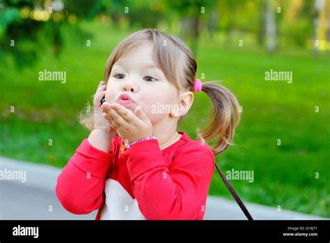 Fille Baiser Banque De Photographies Et D’images à Haute Résolution Alamy