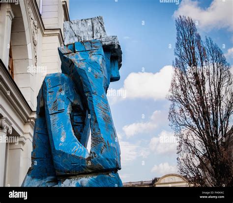 Anselm Kiefers Holzskulptur Volk Ding Zero Vor Dem Hamburger