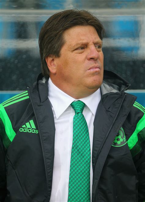 Veja dez fotos que mostram que Miguel Herrera é o técnico mais