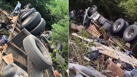 Caminh O Carregado Baterias Tomba Na Serra Do Teixeira E Motorista