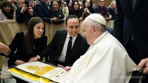 Papa Francisco recibe en audiencia a Manolo Jiménez y a su esposa Paola