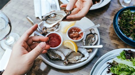 This Restaurant Serves The Best Seafood In Michigan Iheart