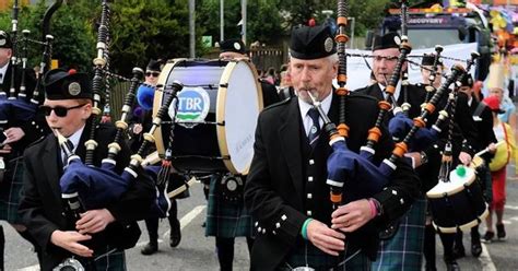 In Pictures Thousands Line The Streets For Colourful Strathaven Gala