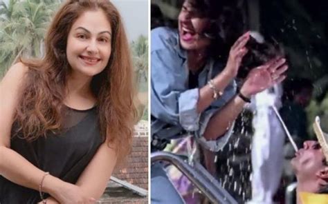 Actress Ayesha Jhulka Reveals Why She Allowed Akshay Kumar To Spit