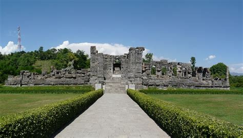 Do Not Miss Martand Sun Temple In Kashmir Once Home To Immense Wealth