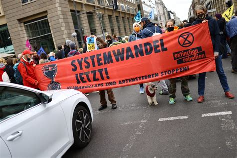 German Chancellor Scholz Urges Climate Activists Not To Endanger Others