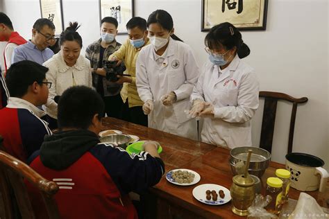 一附院揭牌三个“中医药文化进校园共建实践基地” 党委宣传部