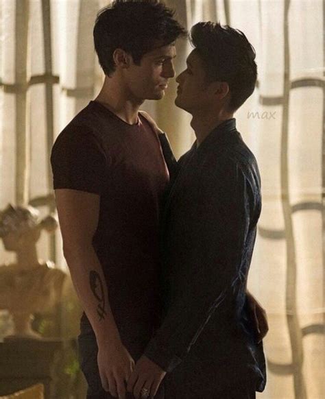 Pin By Arson On Ms Shadowhunters Malec Shadowhunters Shadow Hunters