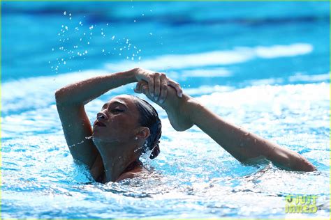 Dramatic Photos Show Swimmer Anita Alvarez Being Saved By Her Coach