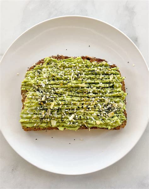 Avocado Toast With Everything Bagel Seasoning The Urben Life