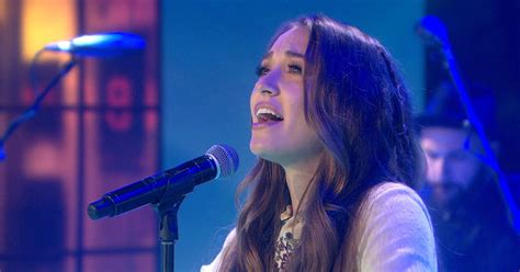 Lauren Daigle Performs Uplifting Song ‘how Can It Be