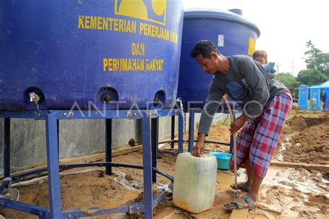 Kebutuhan Air Bersih Korban Gempa Bumi Sulbar ANTARA Foto