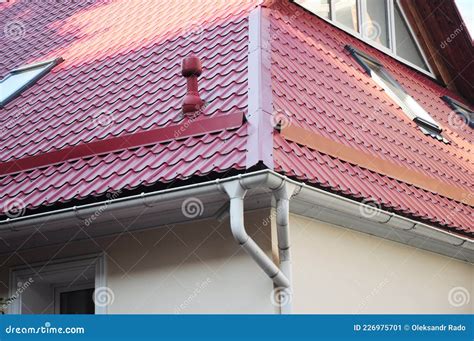 Roof Corner Decorations Of Tang Ancestral Home Hong Kong China Stock