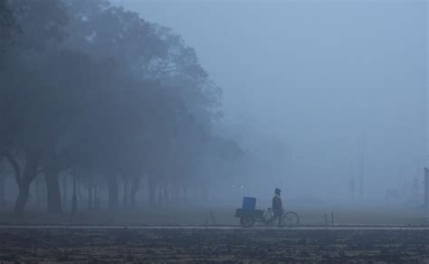 New Delhi Fog Disrupts Air And Rail Travel Inquirer News