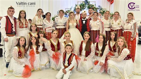 Valle Fryn Veri Me Veshje Tradicionale Dasma Romarjos Xhesiken