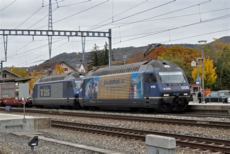 Doppeltraktion Und Der Bls Durchfahren Den Bahnhof