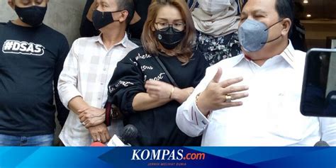 Orangtua Ayu Ting Ting Penuhi Panggilan Polisi Terkait Kasus Penghinaan