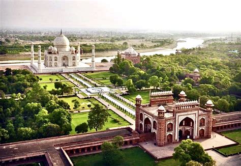 The Taj Mahal One Of The New 7 Wonders Of The World Is In Agra India