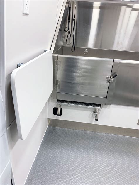 DOG GROOMING VANS | BUSH SPECIALTY VEHICLES