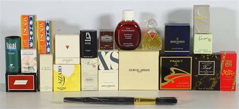 Lot D Environ Miniatures Et Chantillons De Parfums En Boite Ou