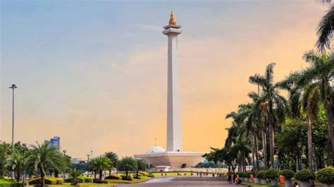 Ada Unjuk Rasa Di Monas Polisi Tutup Jalan Menuju Medan Merdeka Barat