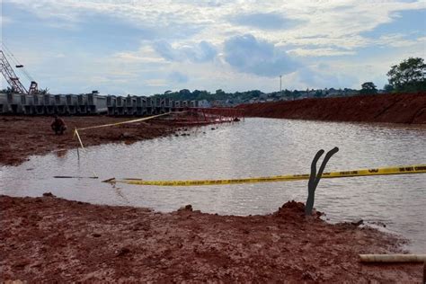 Foto Kronologi Penemuan Dua Bocah Tewas Tenggelam Di Kubangan Proyek