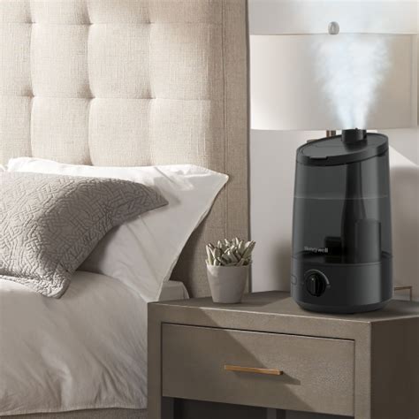 Top Fill Cool Mist Humidifier Black Hul585 Honeywell Plugged In