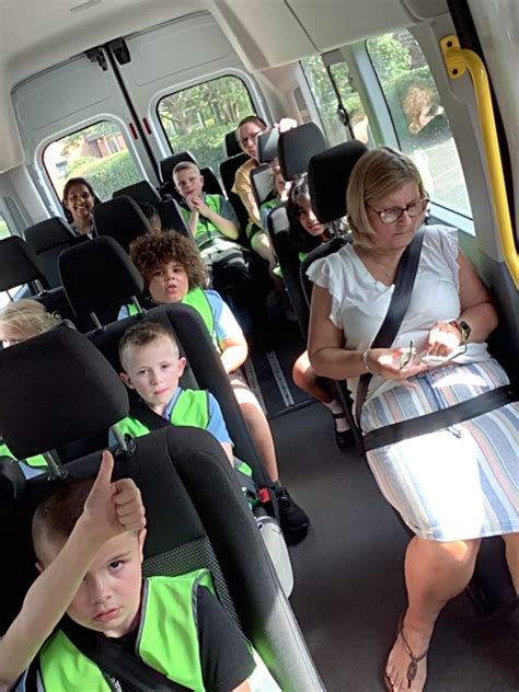 Ashgate Specialist Support School The Macaws Class Have An Aquarium