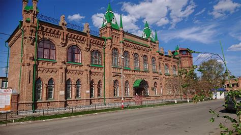 Здание женской гимназии (Бузулук - Оренбургская область)